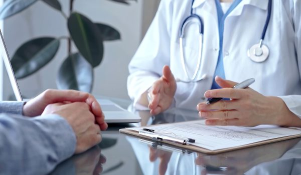 Doctor,Woman,Wearing,White,Medical,Coat,Is,Consulting,Patient,In
